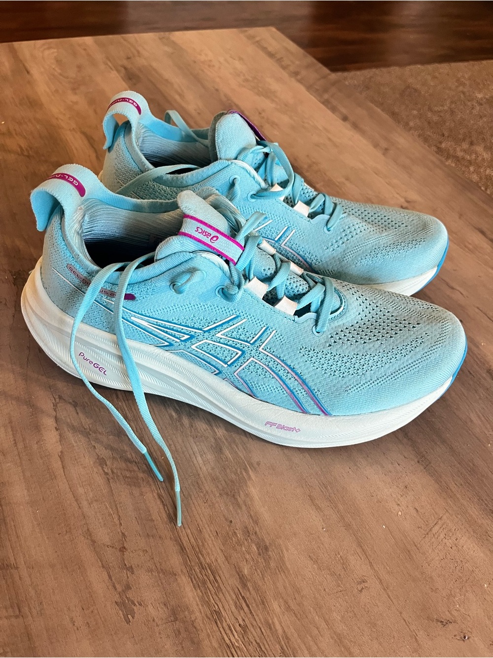 ASICS Gel Nimbus 26 Women’s 10 Bright Cyan / Bold Magenta
